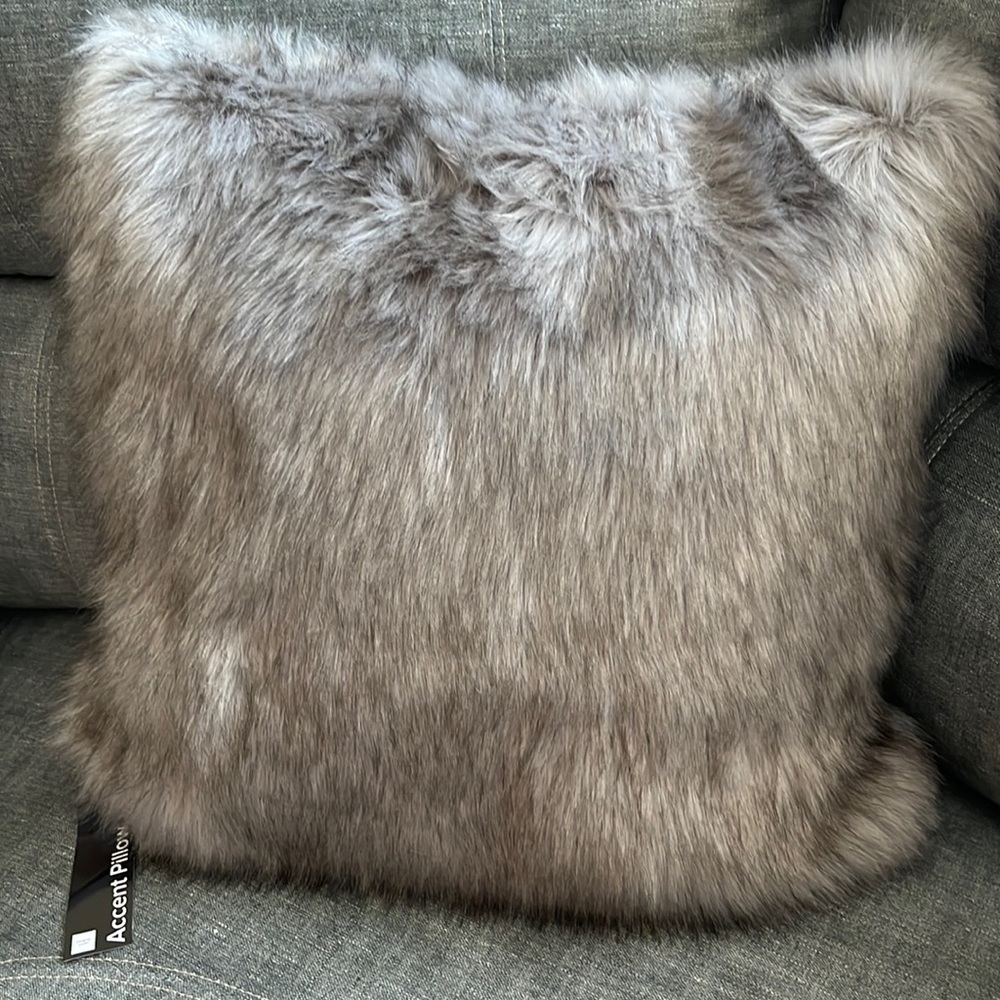 20x20 inch Faux fur pillow cover - NWT